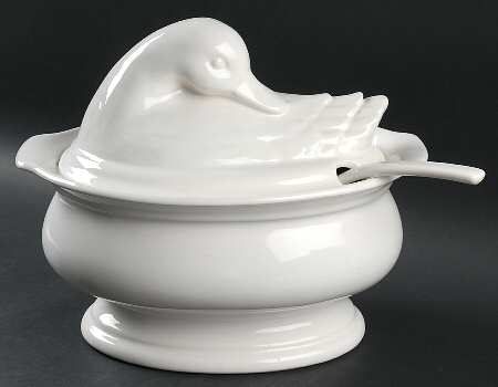 Hearth Oval Tureen with Lid & Ladle