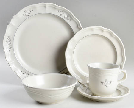 Heirloom 40 Piece Estate Set
