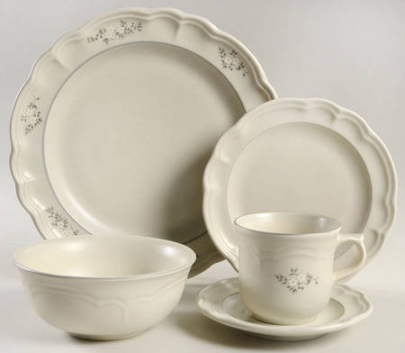 Heirloom 40 Piece Estate Set