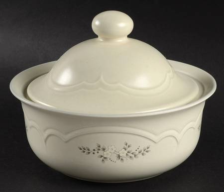 Heirloom 1.5 Qt Round Covered Casserole