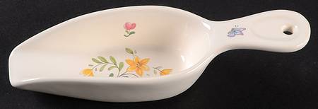 Meadow Lane Medium Scoop by Pfaltzgraff