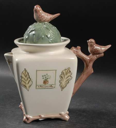 Naturewood Sculptured Fancy Teapot & Lid