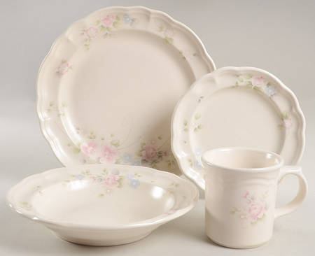 Tea Rose 4 Piece Place Setting by Pfaltzgraff