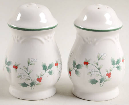Winterberry Salt & Pepper Set
