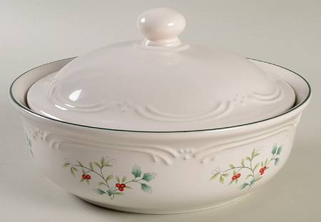 Winterberry 1 Qt Round Covered Casserole