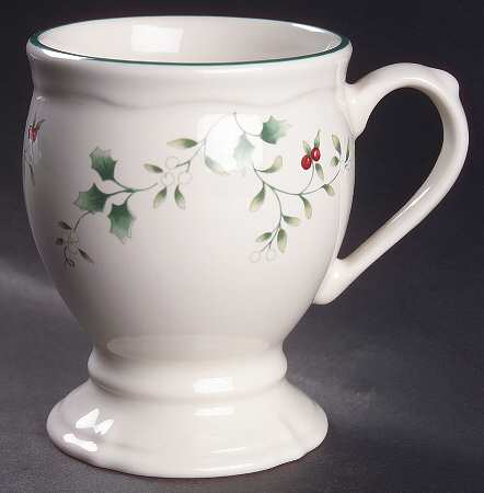 Winterberry Pedestal Mug