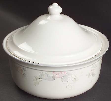Wyndham 2.25 Qt Round Covered Casserole