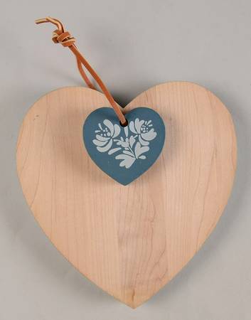 Yorktowne Heart Shape Wood Wall Plaque