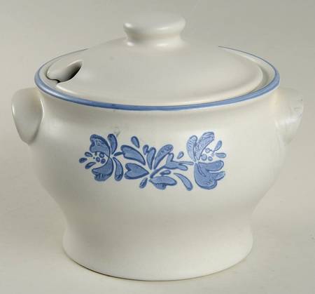 Yorktowne Mini Tureen & Lid