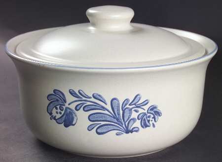 Yorktowne 1.25 Qt Round Covered Casserole