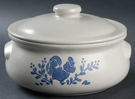 Yorktowne 2 Qt Round Covered Casserole