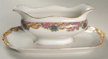 POY4 Gravy Boat with Attached Underplate