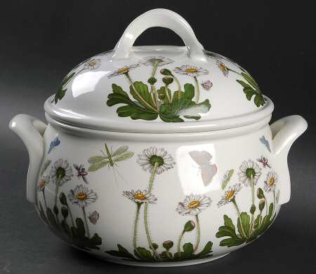 Botanic Garden 2.5 Qt Round Romantic Covered Casserole