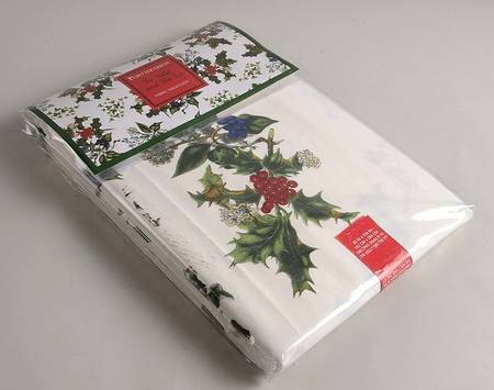 The Holly and The Ivy 70" Round Tablecloth