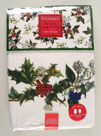 The Holly and The Ivy 60" X 144" Oblong Tablecloth