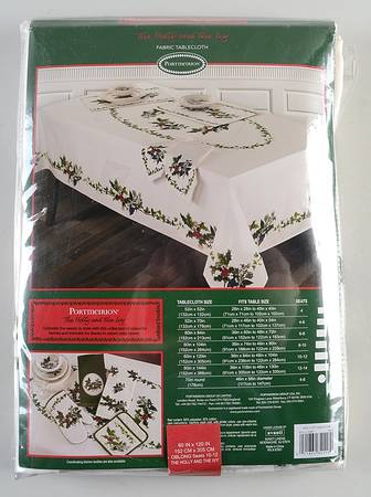 The Holly and The Ivy 60" x 120" Oblong Tablecloth