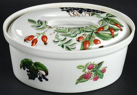 Les Fruits Sauvages 2 Quart Oval Covered Casserole