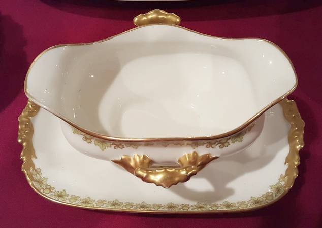 POY347 Gravy Boat & Underplate by Jean Pouyat