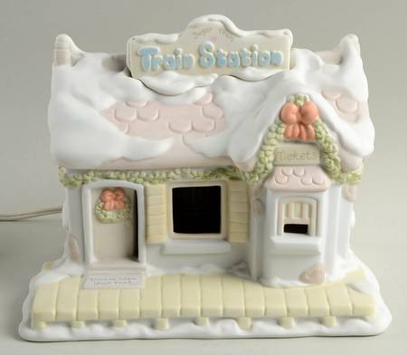 Train Station-Sugar Town Heart-Train Station Night Light - Heart Trademark With Box