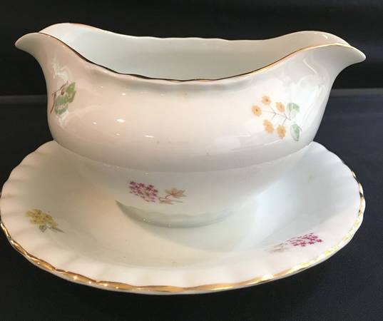PSR10 Gravy Boat with Attached Underplate
