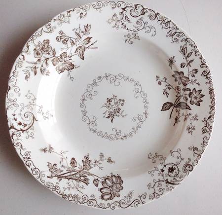 Chelsea Brown (Scalloped) Rim Soup Bowl
