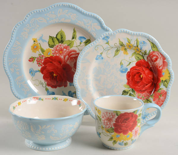 Sweet Rose 32 Piece Estate Set