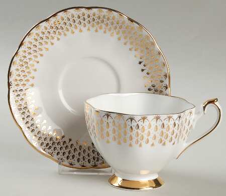 QUA24 Footed Cup & Saucer Set
