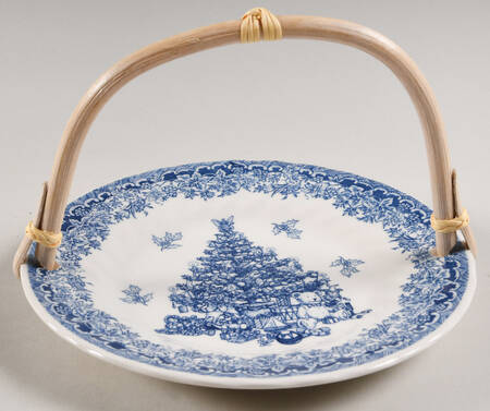 Seasons Greetings Blue 5 3/8"-5 5/8" Bamboo Handled Serving Plate  HC