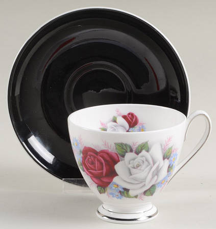 QUA51 Footed Cup & Saucer Set