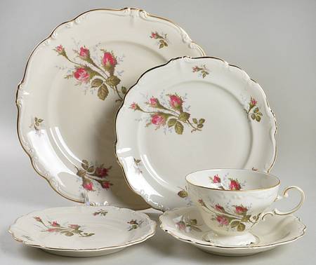 Moss Rose (Pompadour, Ivory Body, Off Center) 40 Piece Set