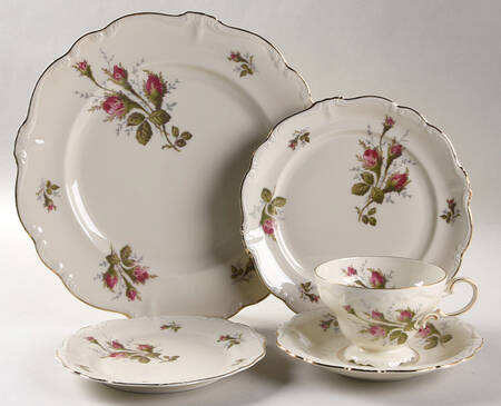 Moss Rose (Pompadour, Ivory Body, Off Center) 40 Piece Estate Set
