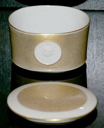 Arcadia Gold Sugar Bowl & Lid
