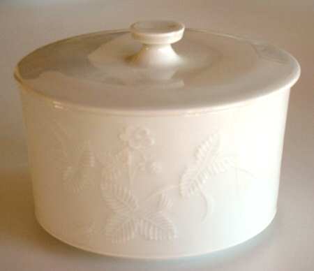 Field Flowers Sugar Bowl & Lid by Royal Berlin