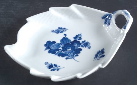 Blue Flowers Braided Leaf Shape Pickle Dish