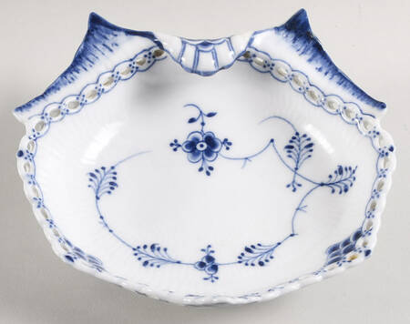 Blue Fluted Full Lace (No Trim) Shell Pickle Dish