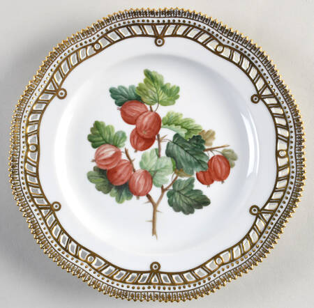 Flora Danica (1961 To Current) 9" Pierced Luncheon Plate/Fruit Stand-Red Gooseberry