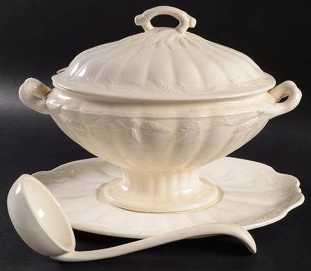 Wheat (Cream) Tureen & Lid w/Ladle & Underplate