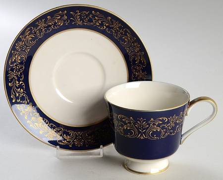 Calais Footed Cup & Saucer Set