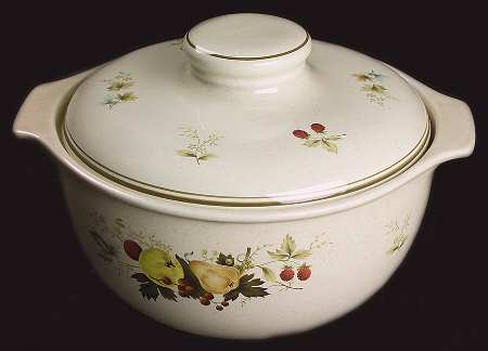Cornwall (Rim, Double Green Trim) 2 Qt Round Covered Casserole