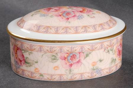 Darjeeling Small Oval Box & Lid