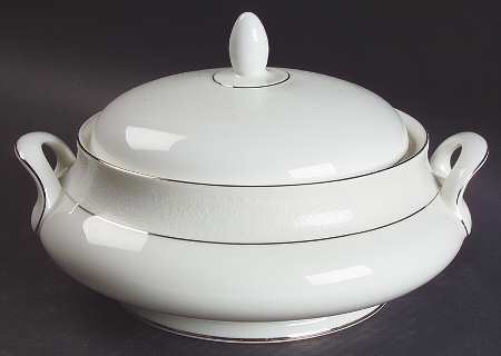 Lace Point Round Covered Vegetable