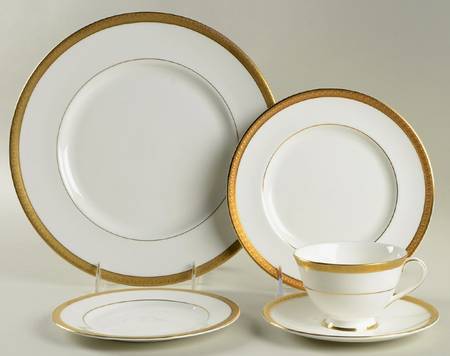 Royal Gold 40 Piece Estate Set