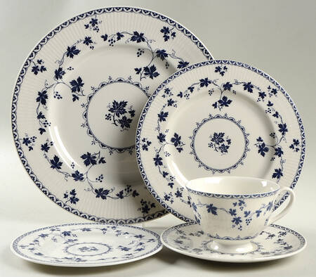 Yorktown 40 Piece Estate Set