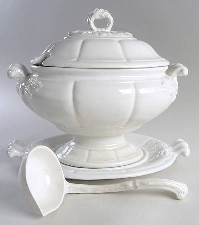 Grape Oval Tureen & Lid w/Ladle & Underplate