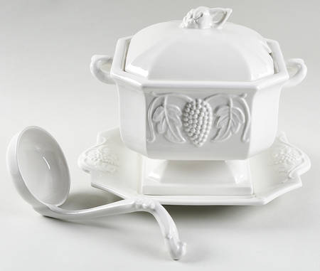 Grape Tureen & Lid w/Ladle & Underplate
