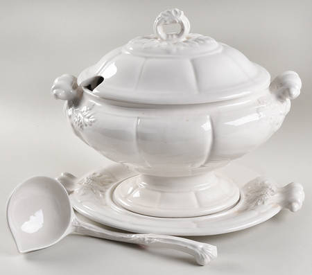 Grape Oval Tureen & Lid with Underplate