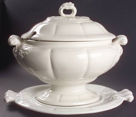 Grape Oval Tureen & Lid with Underplate