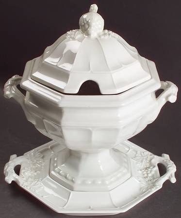 Grape Tureen & Lid w/Underplate