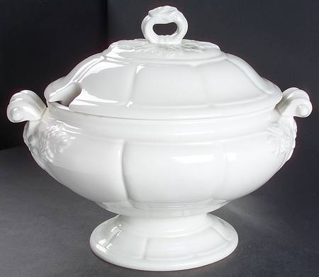 Grape Oval Tureen & Lid