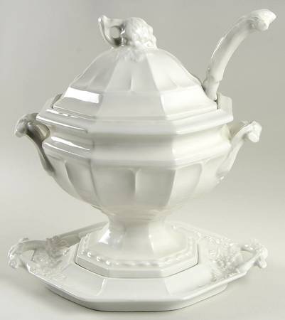Grape Tureen & Lid w/Ladle & Underplate